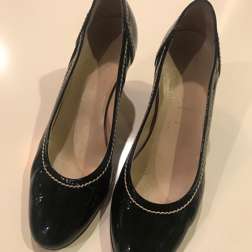 AGL Black Patent Heels with Stitching Detail